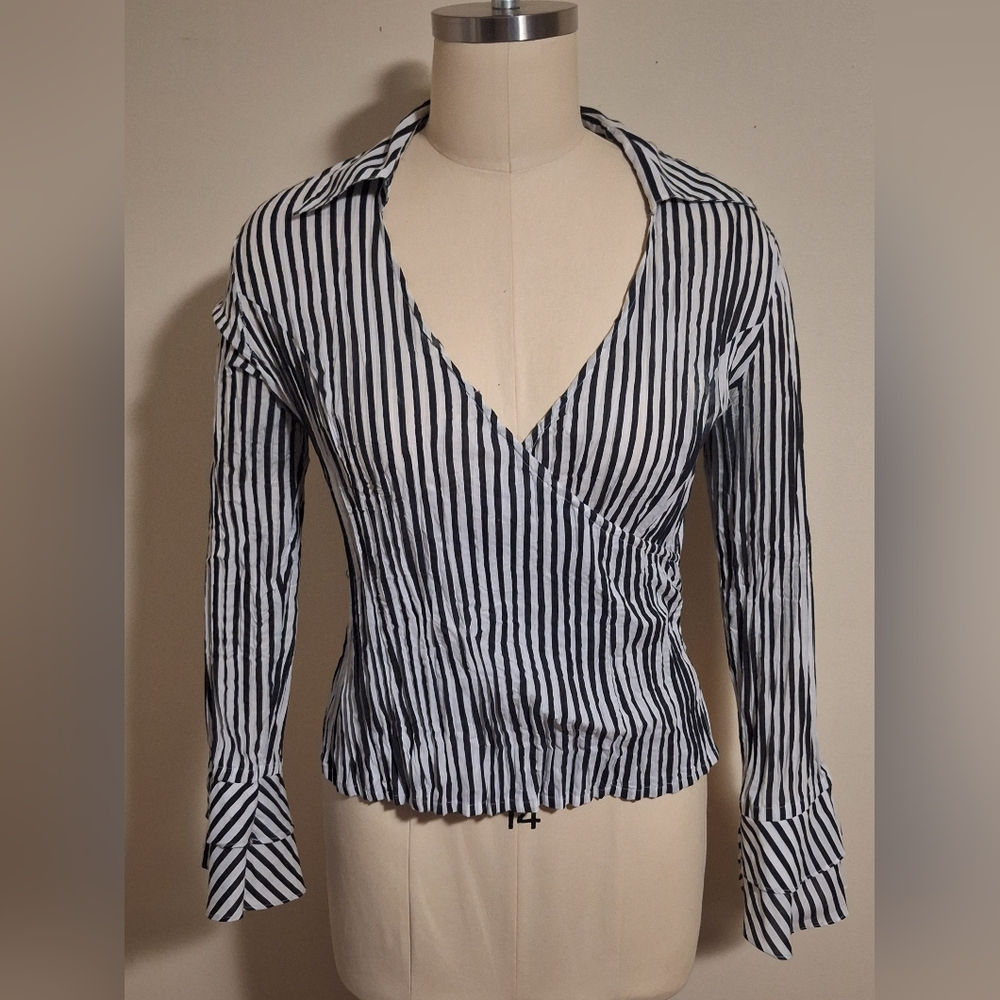 Chic Kaely-N-Max Black and White Striped Side Zip Women's Shirt Size L